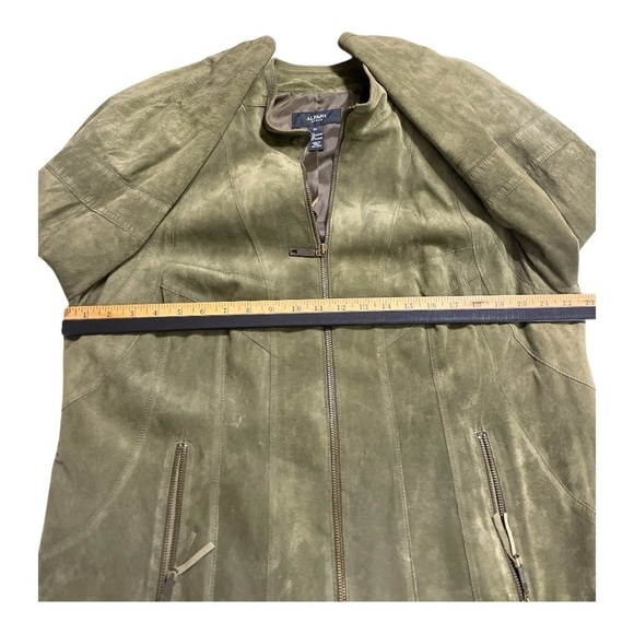 Alfani Genuine Leather Dark Olive Suede Jacket Size 2X
Fitted Dressy - Picture 9 of 10